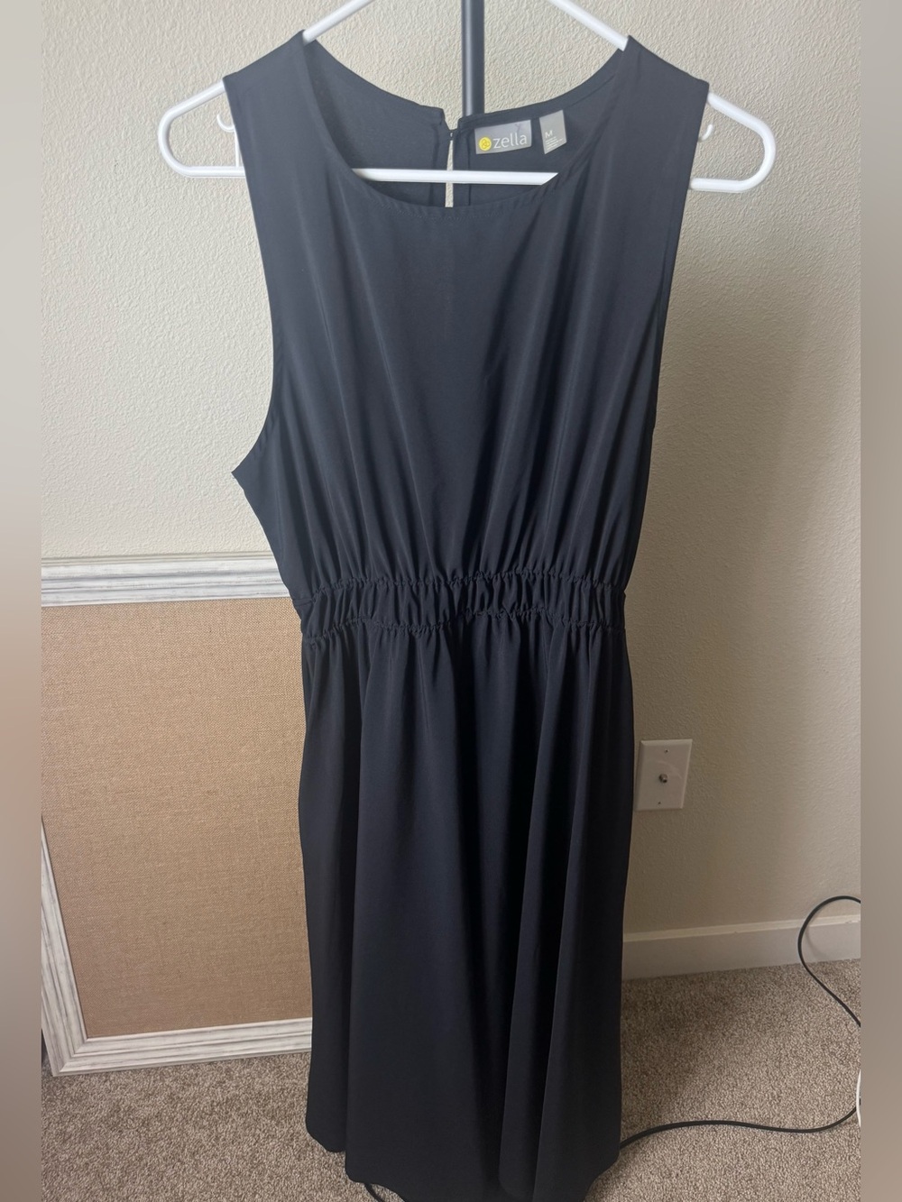 Zella Black Sleeveless Elastic-Waist Midi Dress